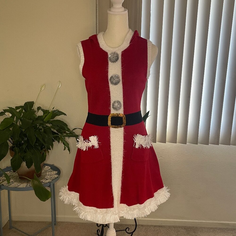 Cute and Comfy Christmas dress. Size 3-5 jrs. Stretch knit w/cute holiday decor.